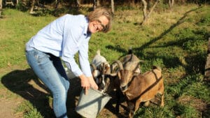 Ziegenfütterung mit Dorothee Schwienhorst